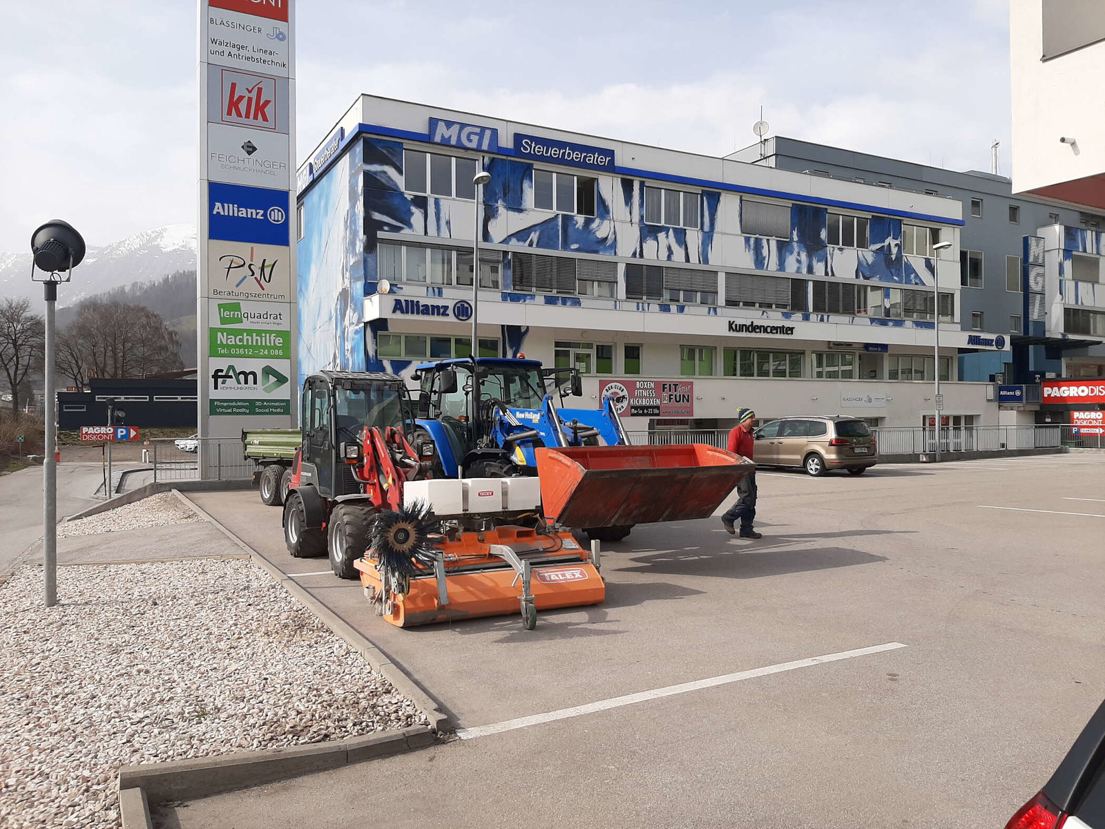 Arbeitsfahrzeuge von Salamon Erdbewegung und Winterdienst