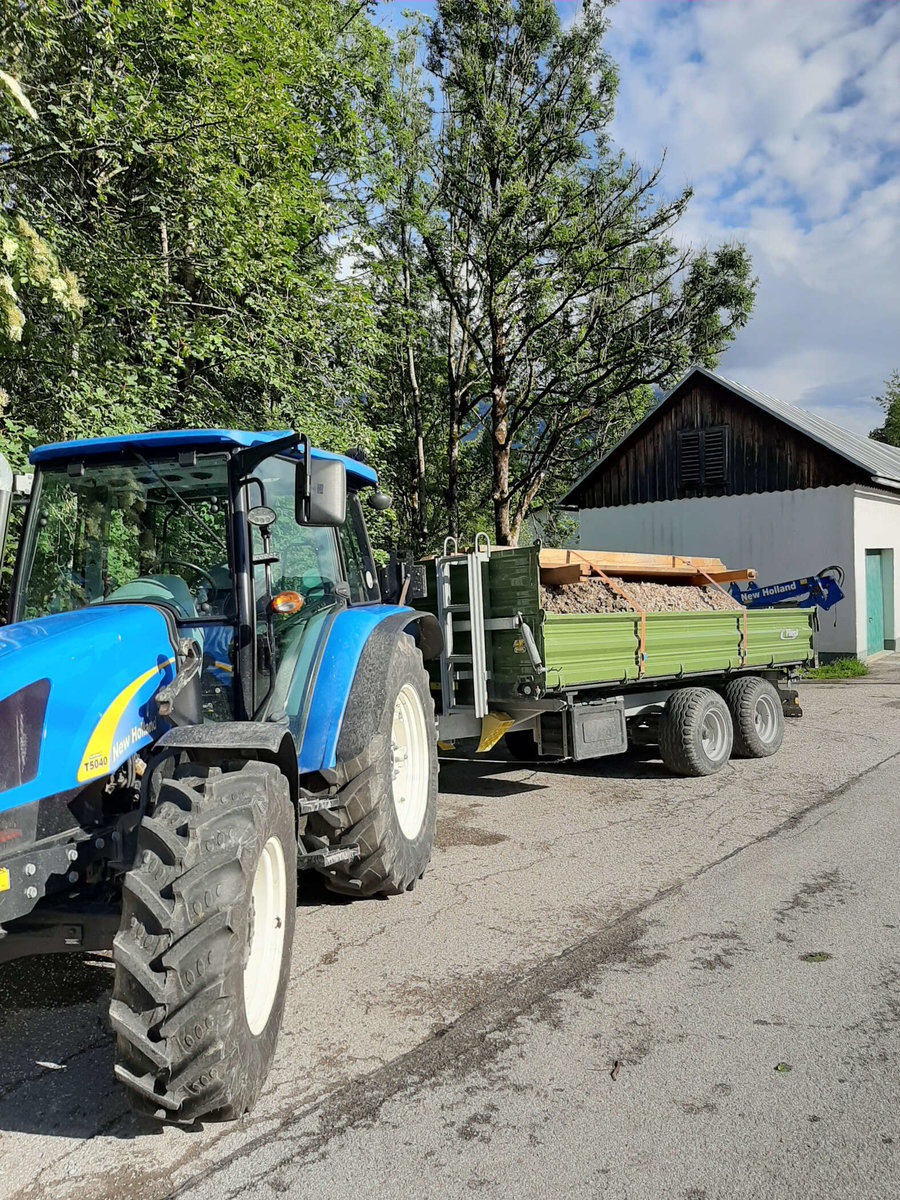 Traktor von Salamon Erdbewegung und Winterdienst