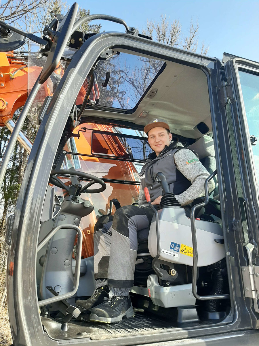 Bagger von Salamon Erdbewegung und Winterdienst